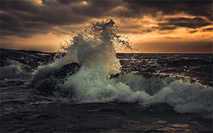 onde_sugli_scogli